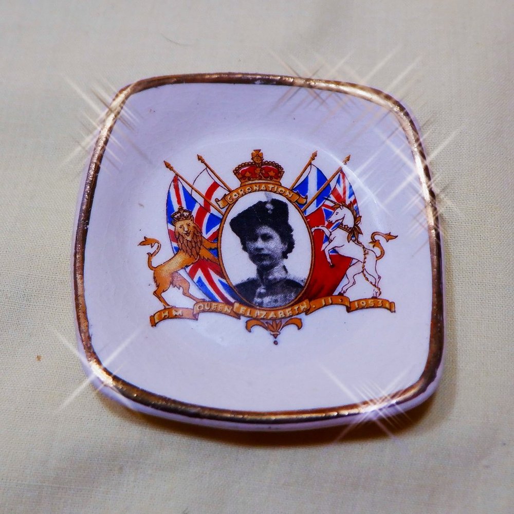 ~~~ VINTAGE Queen Elizabeth II Coronation - 1953 - Small Plate